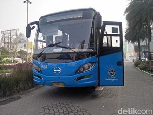 Ini Bedanya Bus Transjabodetabek Premium dengan Reguler