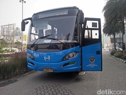 Ini Bedanya Bus Transjabodetabek Premium dengan Reguler