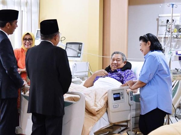 Momen SBY Dijenguk Jokowi dan Prabowo hingga Keluar RS