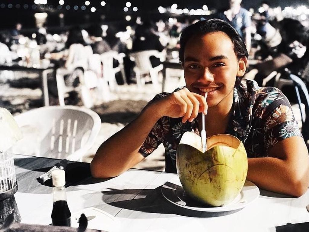 Rafi Haikal, Teman Dekat Valerie Thomas Ternyata Doyan Makan Sehat Rafi Haikal, Teman Dekat Valerie Thomas Ternyata Doyan Makan Sehat