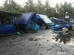 Begini Kondisi Pantai Kebumen Usai Diterjang Gelombang 6 Meter Begini Kondisi Pantai Kebumen Usai Diterjang Gelombang 6 Meter