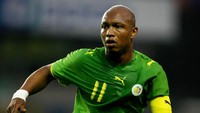 El Hadji Diouf dibeli Liverpool usai bersinar di Timnas Senegal dalam Piala Dunia 2002. Namun ia melempem bersama The Reds, dengan cuma bikin dua gol pada musim pertamanya. Di musim kedua tidak bikin gol, justru keributan dengan fans dilakukannya. (Foto: Richard Heathcote/Getty Images)