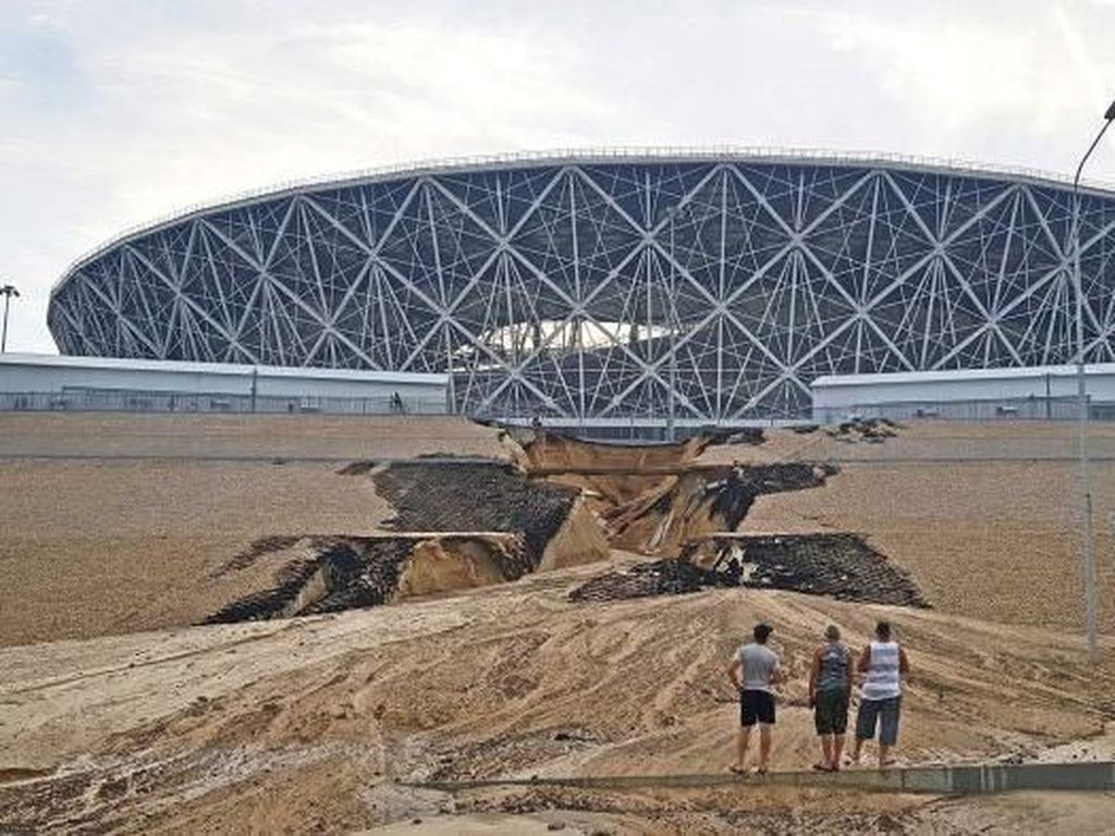 Piala Dunia Usai, Stadion Volgograd di Rusia Longsor