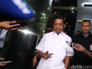 Idrus Marham Tinggalkan Gedung KPK