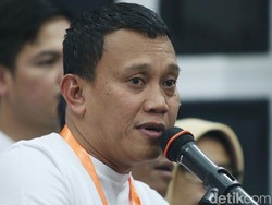 TKN Jokowi Desak Bawaslu Usut Salam 2 Jari Fadli Zon di Munajat 212