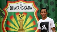 Hingga kini Awan masih menjalani profesi tersebut. Dia pilihan pertama klub Liga 1, Bhayangkara FC, dan mengisi skuat Timnas ke Asian Games 2018.