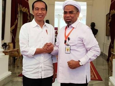 Perjalanan Ngabalin Masuk Istana hingga Jadi Komisaris AP I