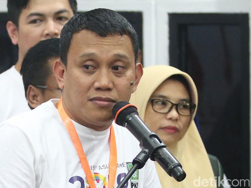 Fadli Zon Sindir Negara Amburadul, Tim Jokowi: Biarkan Nyinyir Fadli Zon Sindir Negara Amburadul, Tim Jokowi: Biarkan Nyinyir
