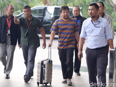 Tersangka Penyuap Bupati Labuhanbatu Tiba di KPK