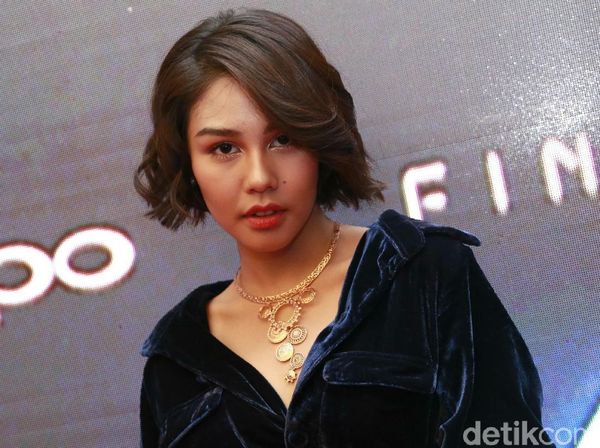 Terima Tatapan Tajam tapi Manis dari Vanesha Prescilla di Pagi Ini