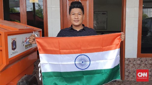 Pemasang Bendera Tiang Bambu di Pluit: Asian Games itu Apa