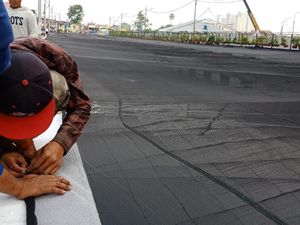 Buruk Rupa Kali Jakarta, Waring Digelar