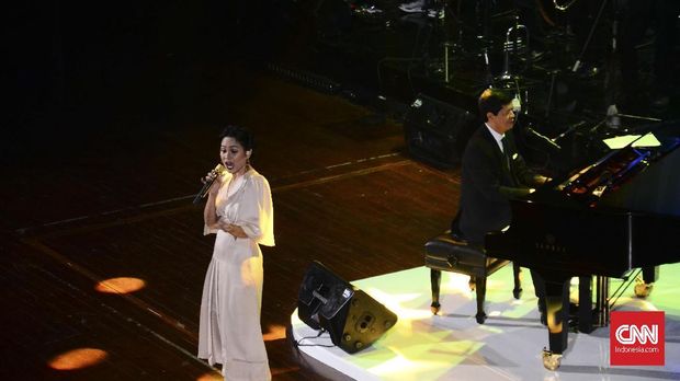 Andien berkolaborasi dengan Candra Darusman dalam 'The Piano Man.'