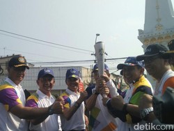 Kirab Obor Asian Games di Yogya Berakhir di Tugu Pal Putih