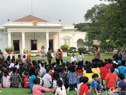 Jokowi Ajak Iriana dan Anak-anak Nobar Kulari ke Pantai di Istana