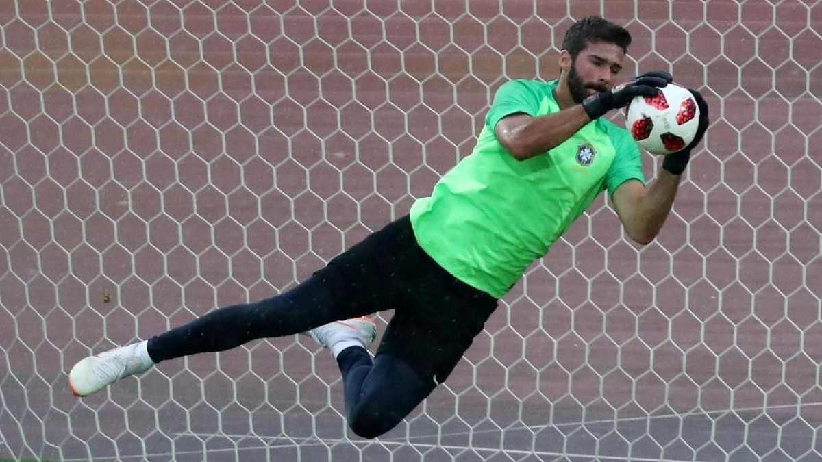 Alisson Becker adalah paket komplet seorang kiper (REUTERS/Sergio Perez)