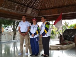 Kirab Obor Asian Games Mampir ke Makam Bung Karno di Blitar