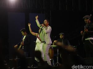 Maliq & dEssentials Ajak Penonton Sunchronize Ikut Donasi untuk Palu