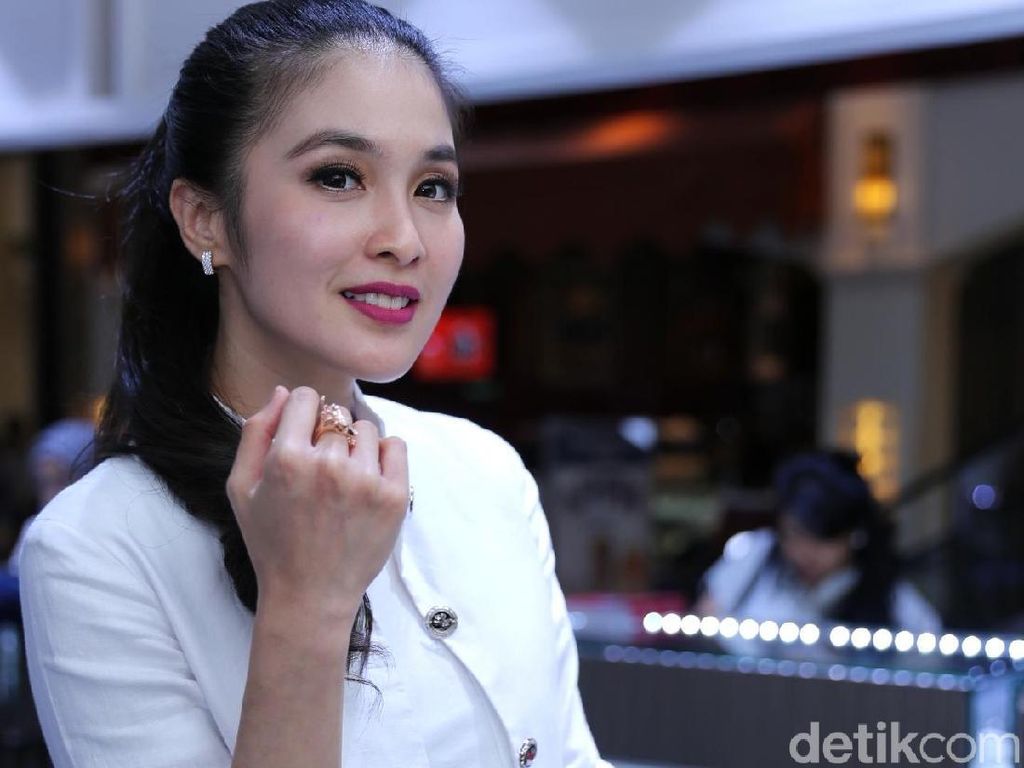 Disebut Artis dengan Bayaran Mahal, Apa Kata Sandra Dewi? Disebut Artis dengan Bayaran Mahal, Apa Kata Sandra Dewi?