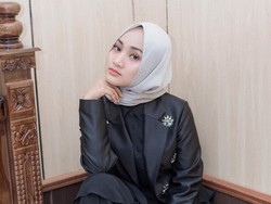 Tips Pilih Baju dan Hijab untuk Tubuh Mungil Ala Fatin Shidqia