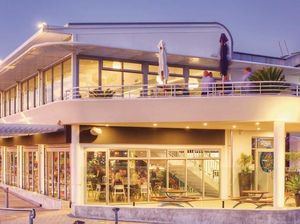 Sayang Dilewatkan! 8 Restoran Ini Tawarkan Pemandangan Laut Biru!