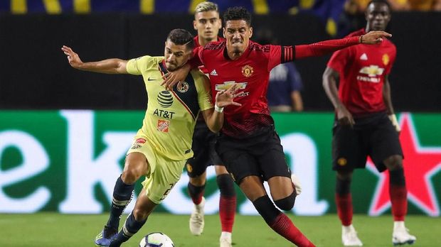 Lini belakang Man United masih jadi permasalahan serius di musim ini.