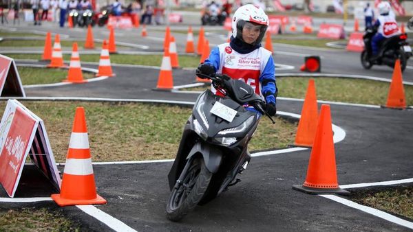 Honda Uji Skill Berkendara Instruktur