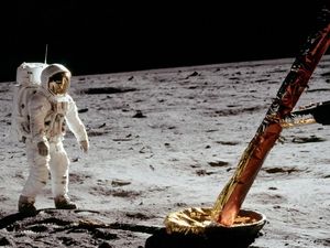 Pendaratan Manusia di Bulan Hoax? Pendaratan Manusia di Bulan Hoax?