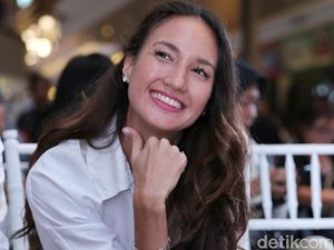 Terungkap! Alasan Nadine Chandrawinata Hapus Postingan Bendera Robek