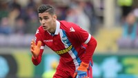 Napoli menggelontorkan 25 juta euro ke Udinese demi Alex Meret. Nilai si pemain berdasarkan studi cuma 7,1 juta euro, sehingga selisihnya 17,9 juta euro. (Foto: Gabriele Maltinti/Getty Images)
