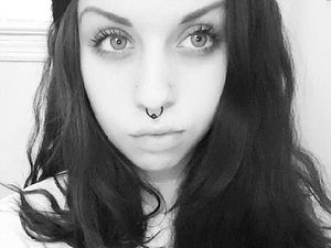 Savage! Pelayan Wanita Ini Banting Pria yang Melecehkannya