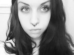 Savage! Pelayan Wanita Ini Banting Pria yang Melecehkannya