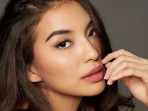 Usai Pamer Tato, Kini Manohara Dihujat karena Foto Rokok