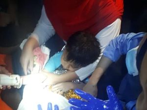 Tangan Terjepit di Saluran Air, Seorang Bocah Dibawa ke RS