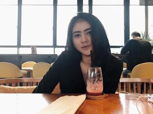 Minum Jus dan Ngopi, Begini Gaya Kulineran Mantan Puteri Indonesia Karina Nandia Minum Jus dan Ngopi, Begini Gaya Kulineran Mantan Puteri Indonesia Karina Nandia