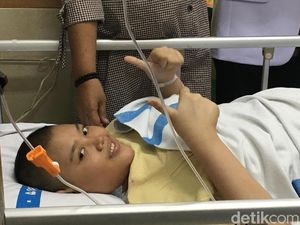 Tahapan Operasi Femur Megaprostesis yang Baru Pertama Kali di Indonesia Tahapan Operasi Femur Megaprostesis yang Baru Pertama Kali di Indonesia