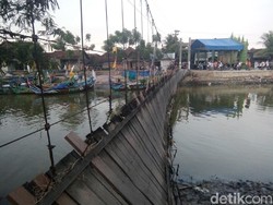Jembatan Tua Penghubung Jepara-Pati Putus, Puluhan Orang Luka