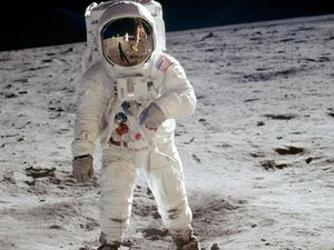 Begini Potret Petualangan Pertama Manusia di Bulan Begini Potret Petualangan Pertama Manusia di Bulan