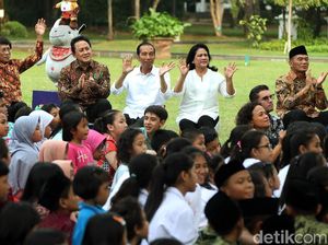 Suasana Hangat saat Jokowi Ajak Anak-anak Bermain di Istana