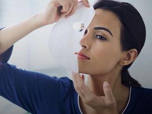 5 Tips Pakai Sheet Mask yang Benar Agar Hasilnya Maksimal di Wajah 5 Tips Pakai Sheet Mask yang Benar Agar Hasilnya Maksimal di Wajah