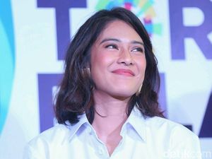 Kamu Diremehkan di Kantor? Ini Tips Dian Sastro