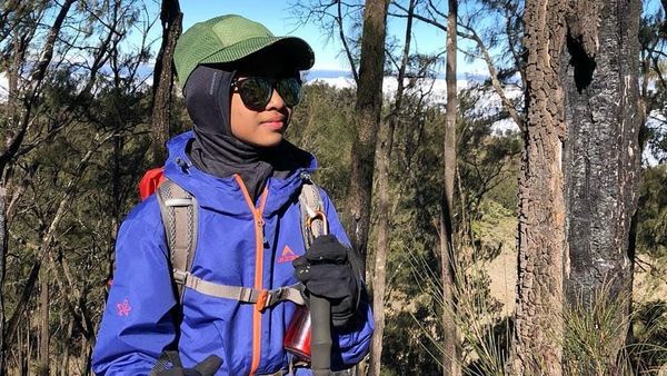 Hijabers Cilik Ini Jadi Pendaki Puncak Jaya Wijaya Termuda di Dunia