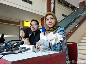 Poppy Bunga Lahirkan Anak Kedua Secara Caesar