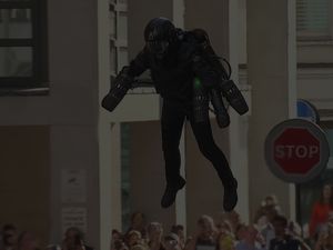 Keren! Mal di London Jual Kostum Terbang Iron Man Keren! Mal di London Jual Kostum Terbang Iron Man