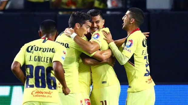 Pemain-pemain Club America berselebrasi setelah Henry membobol gawang MaU united.