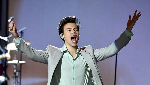 Seperti Tom Cruise, 5 Seleb Ini Pernah Lupa Tutup Ritsleting Celana