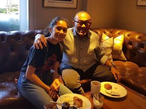 Intip Momen Aburizal Bakrie Tiup Kue Ultah hingga Sarapan Bareng Cucu