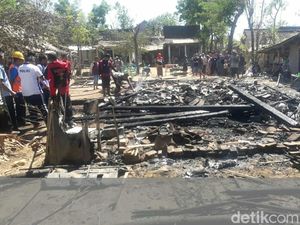 Dua Rumah Terbakar Saat Ditinggal Berdagang Keliling