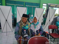 Alhamdulillah, Pasutri Abdi Dalem Ponpes Ini Akhirnya Pergi Haji