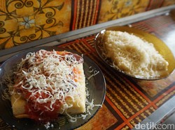 Enaknya Jajan Pancong Khas Sumedang yang Legendaris